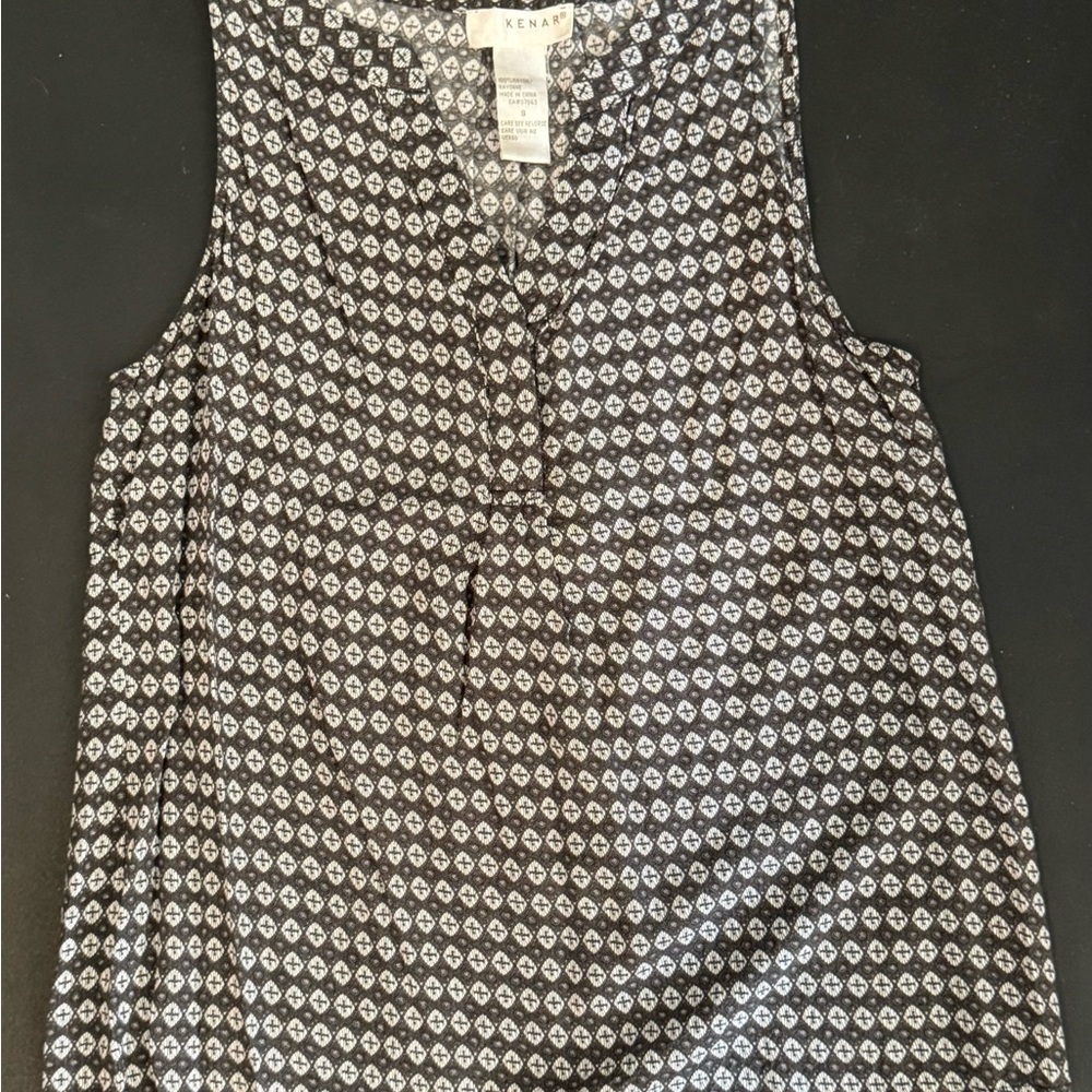 Kenar Black and White Sleeveless Blouse with Mandarin Collar